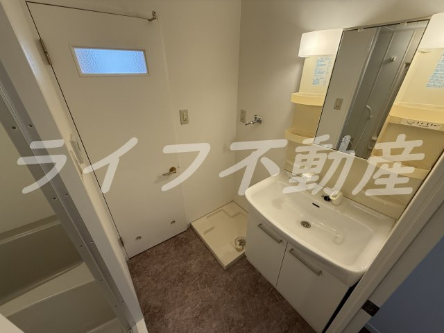 フィエルメンテの洗面所|ゆったりとスペースのある洗面所