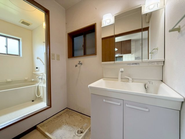 太秦西蜂岡町の独立洗面台