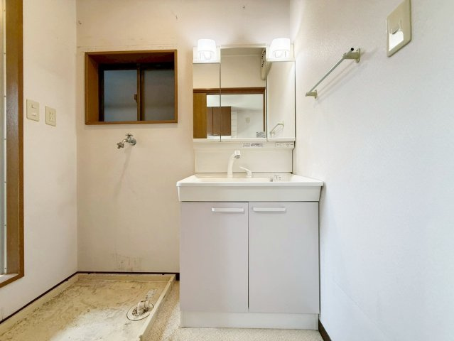 太秦西蜂岡町の独立洗面台