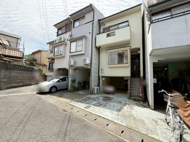 太秦西蜂岡町の前面道路含む現地写真