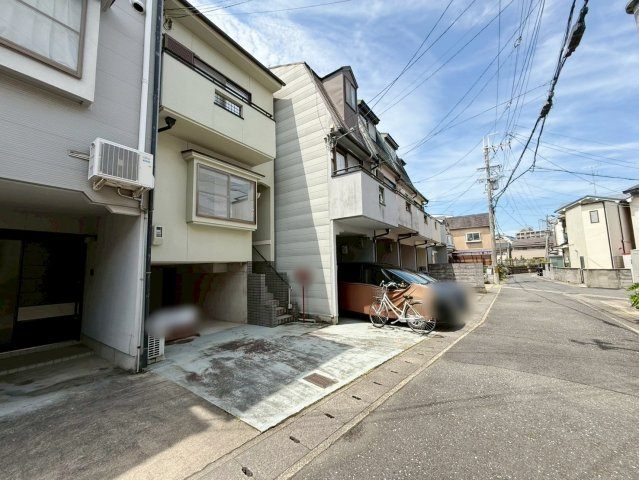 太秦西蜂岡町の前面道路含む現地写真