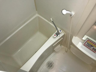 【浴室】 | シャルマン・中島 | ボトルラックや鏡付きのお風呂