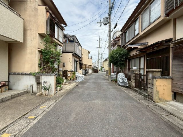 嵯峨野千代ノ道町の前面道路含む現地写真|前道幅員約５ｍとなっております！
