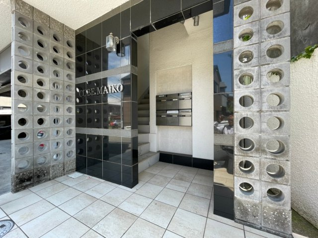 キューブ舞子のエントランス