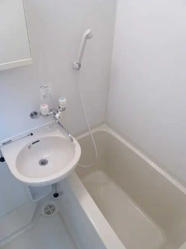 横浜市磯子区森3丁目　一棟アパートの浴室