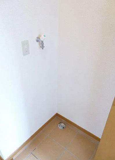 横浜市磯子区森3丁目　一棟アパートのランドリースペース