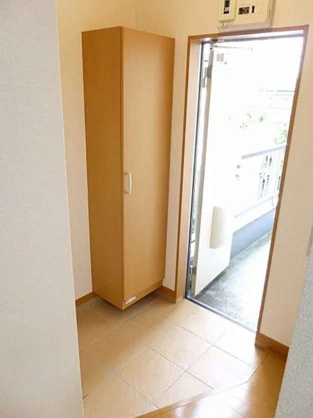 横浜市磯子区森3丁目　一棟アパートの玄関