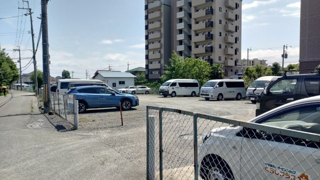 ヴェール美園の駐車場