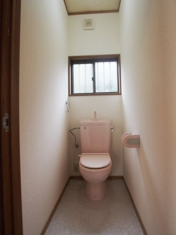 レジデンスひかりのトイレ|清潔感のあるトイレです※別棟の写真になります
