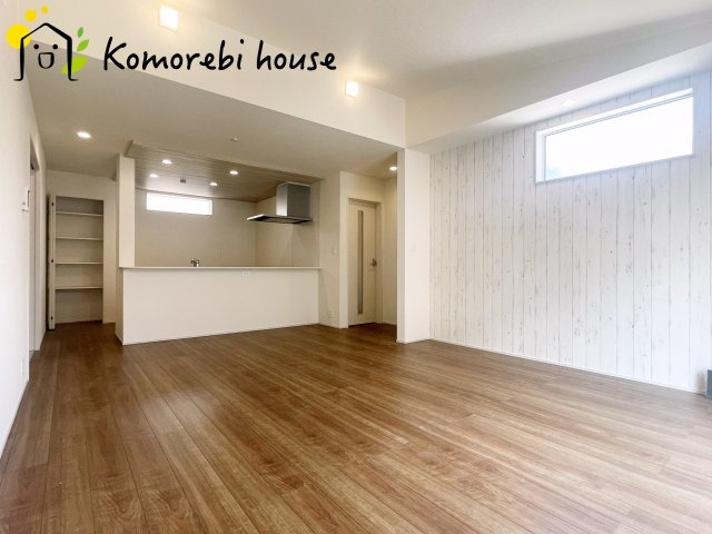 蓮田市江ヶ崎　新築一戸建て　ブルーミングガーデン　01の居間・リビング|7/25撮影