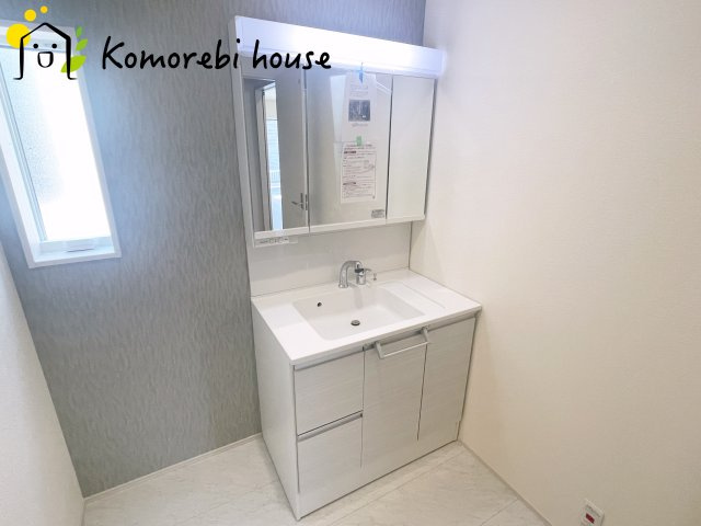 蓮田市江ヶ崎　新築一戸建て　ブルーミングガーデン　01の独立洗面台|7/25撮影