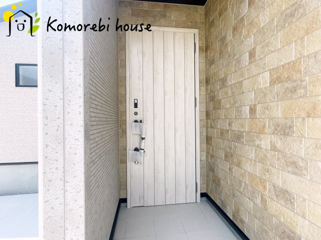 蓮田市江ヶ崎　新築一戸建て　ブルーミングガーデン　01の玄関|7/25撮影