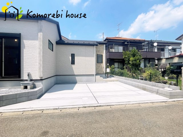 蓮田市江ヶ崎　新築一戸建て　ブルーミングガーデン　01の駐車場|7/25撮影