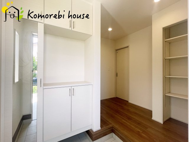 蓮田市江ヶ崎　新築一戸建て　ブルーミングガーデン　01の玄関|7/25撮影