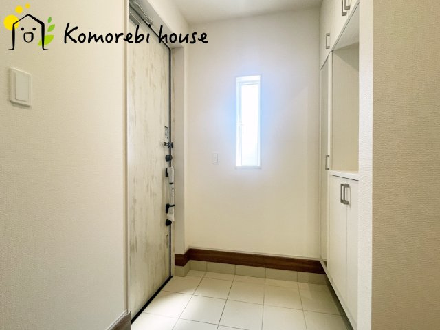 蓮田市江ヶ崎　新築一戸建て　ブルーミングガーデン　01の玄関|7/25撮影