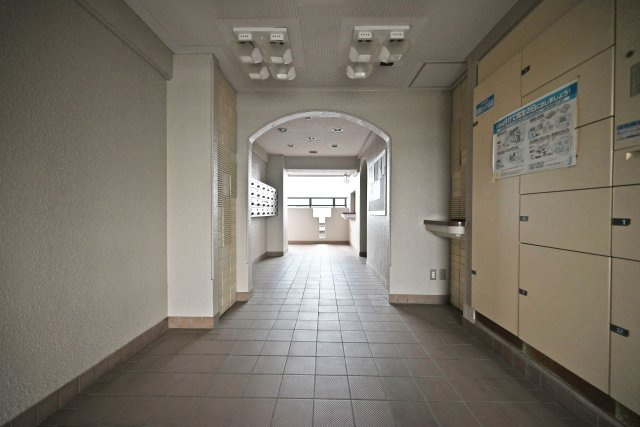 武庫川公園レックスマンションのエントランス