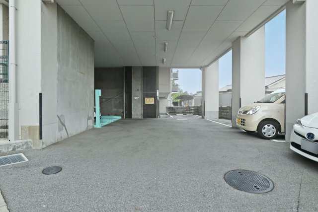 武庫川公園レックスマンションの駐車場|駐車場月額料金：11000円～13200円 ※空き状況は要確認
