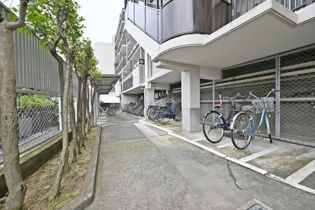 武庫川公園レックスマンションの駐輪場