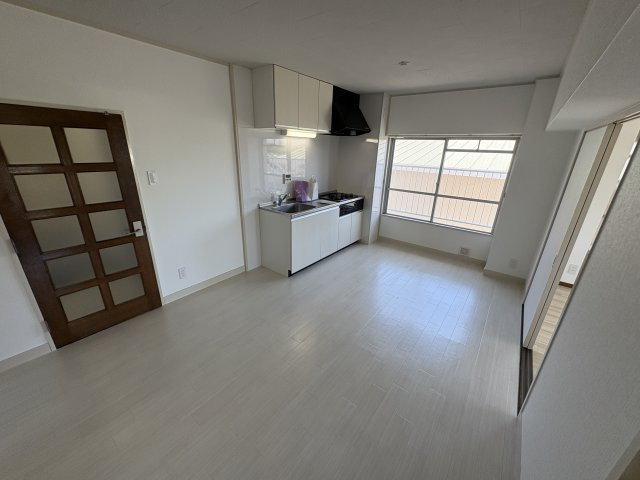 落合ハイツA棟の居間・リビング