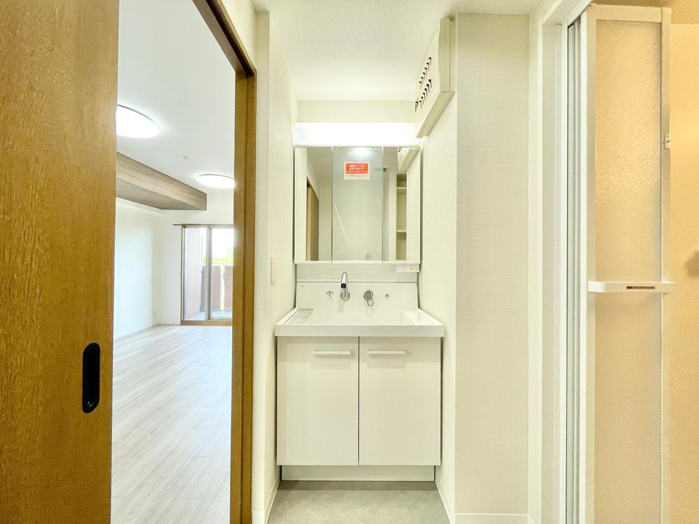 ランフォルセ枚方天の川の独立洗面台|シャワー付き洗面化粧台
■物件内覧・資金計画相談・住宅ローン相談、リフォーム相談、お問合せ受付中■
※当日・翌日のご内覧、ご相談はお電話でのお問合せがスムーズです！