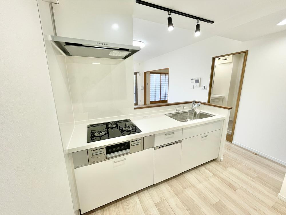 ランフォルセ枚方天の川のキッチン|システムキッチン　食器洗い乾燥機
■物件内覧・資金計画相談・住宅ローン相談、リフォーム相談、お問合せ受付中■
※当日・翌日のご内覧、ご相談はお電話でのお問合せがスムーズです！