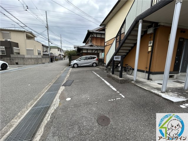 アムールKOHBEの駐車場