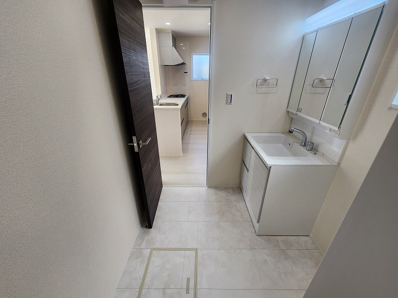 小牧市藤島町中島61　新築戸建の洗面所|ゆったりとスペースのある洗面所