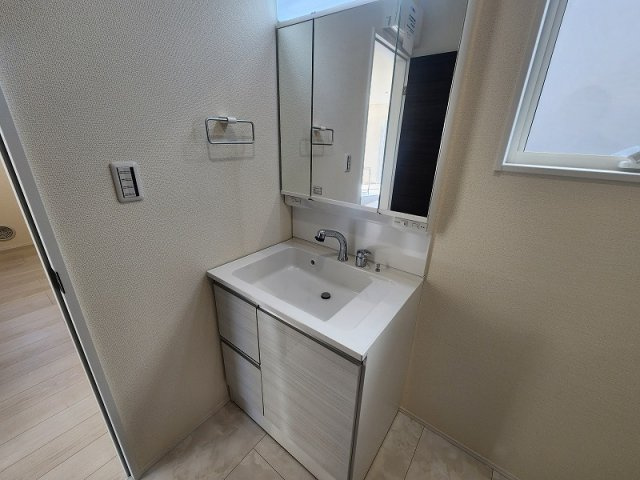 小牧市藤島町中島61　新築戸建の独立洗面台|独立洗面台あり、毎朝おしゃれに忙しい女性の方におすすめです