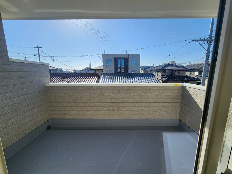 小牧市藤島町中島61　新築戸建のバルコニー|雨でも安心。インナーバルコニー