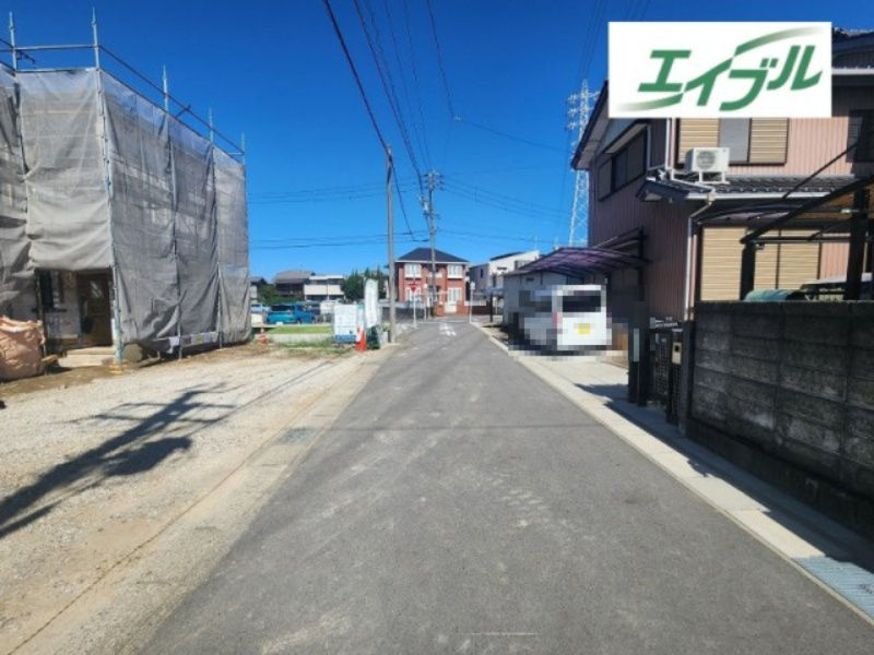 小牧市藤島町中島61　新築戸建の前面道路含む現地写真