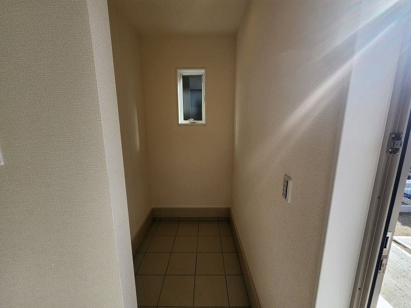 小牧市藤島町中島61　新築戸建の収納|玄関には便利な土間収納もあります