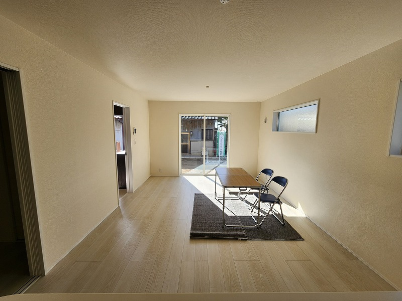 小牧市藤島町中島61　新築戸建の居間・リビング|ゆったりとしたリビングです