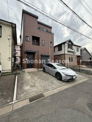 【外観】 | 親世帯・子世帯で住み分けできる2世帯対応型住宅◎1階に玄関2か所　　　　　　
世帯ごとのプライバシーを確保しやすい設計◎