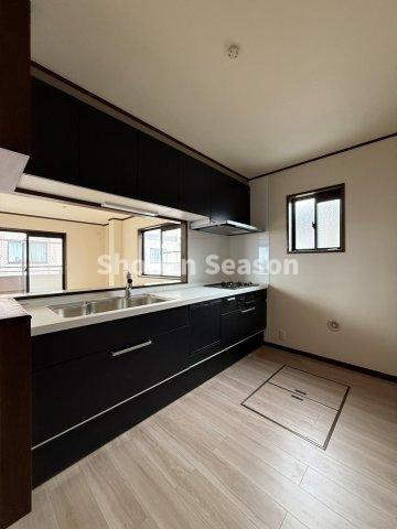 【キッチン】 | ブラックを基調としたオシャレなキッチンに生まれ変わりました♪　　　
毎日の料理時間が楽しみになる使い勝手良好のシステムキッチン◎