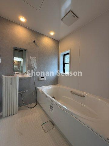 【浴室】 | ゆったりと1日の疲れを癒せる広々バスタブ♪お子さまとの入浴も◎