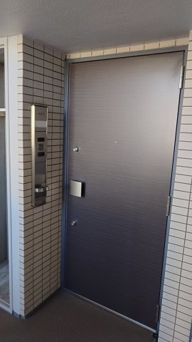 サンデュエル小山駅東通りの玄関