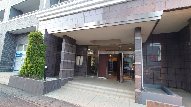 サンデュエル小山駅東通りのエントランス|マンション入り口