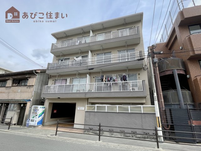 万代ハイツ鶴ケ丘の外観