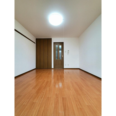 【居間・リビング】 | ラ　フェリーチェ | 洋室