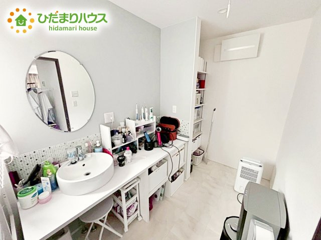 【独立洗面台】 | 水戸市元石川町　中古戸建 | ゆったりとした洗面所で、忙しい朝の支度もストレスなくできますね♪