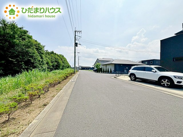 【前面道路含む現地写真】 | 水戸市元石川町　中古戸建 | 閑静な住宅地なので、幹線道路や大通りに面していないので大型車が通ることが少なく静かです。