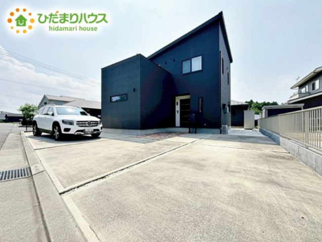 【駐車場】 | 水戸市元石川町　中古戸建 | カースペースを3台完備しているため、スペースを多目的に活用できます。また、車の増車や買い替えにも対応しやすいです。