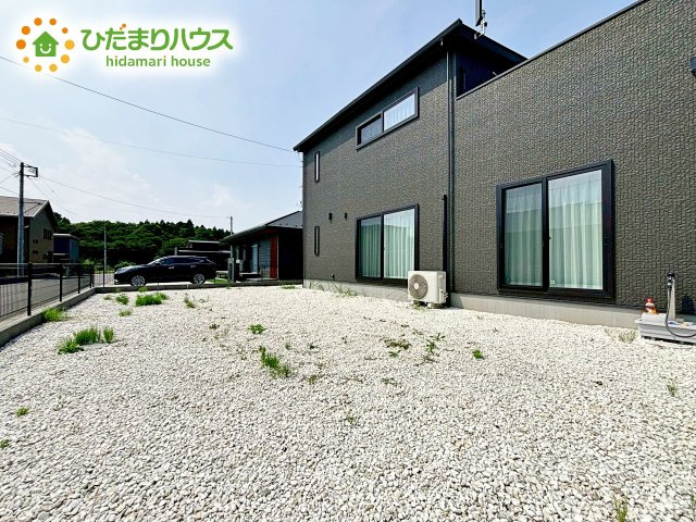 【庭】 | 水戸市元石川町　中古戸建 | 陽光たっぷり降りそそぐ南庭を備えた理想のお住まいです。お子様の遊び場や趣味のガーデニングなど、ライフスタイルに合わせていろいろとお楽しみ頂けそうです。