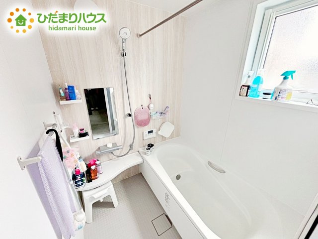 【浴室】 | 水戸市元石川町　中古戸建 | 快適な入浴タイムが過ごせる充実の設備を搭載したシステムバス。足を伸ばしてゆったりとくつろげる浴室で1日の疲れも癒されます。
