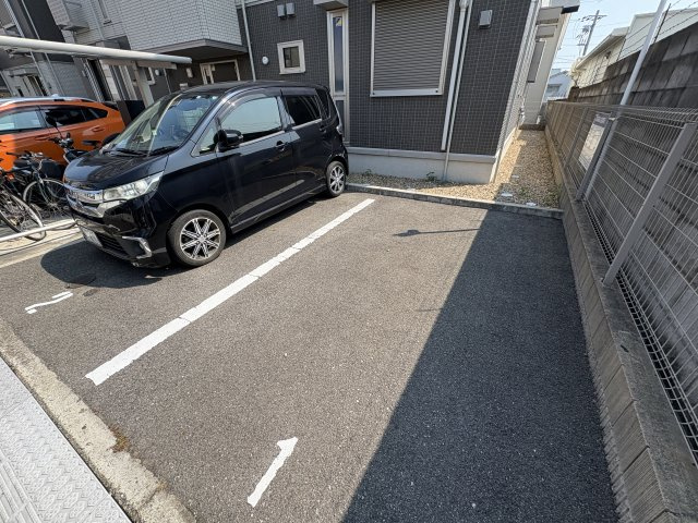 神戸市垂水区大町２丁目のハイツの駐車場