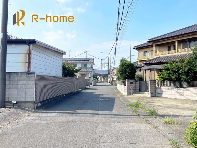 第5小山市西城南　新築戸建て　2号棟の前面道路含む現地写真|堂々！建物完成♪実際のお部屋をご見学可能です♪
ご見学が一番の資料！お気軽にお問い合わせ下さい♪
