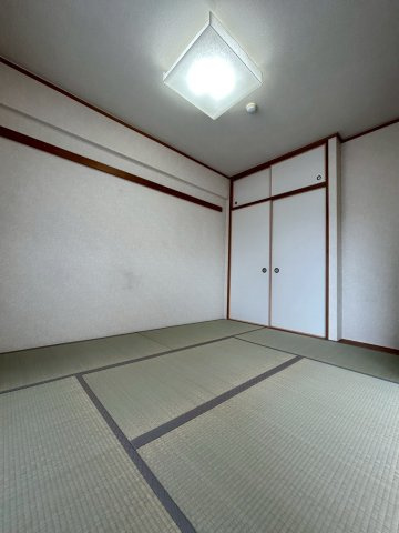 ランフォルセ枚方天の川の和室|約6帖の和室
全居室収納付きです！