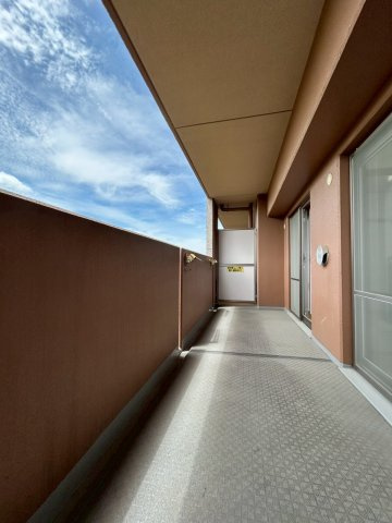 ランフォルセ枚方天の川のバルコニー|南向きバルコニーで陽当り良好です！
たっぷり洗濯物も干せます。