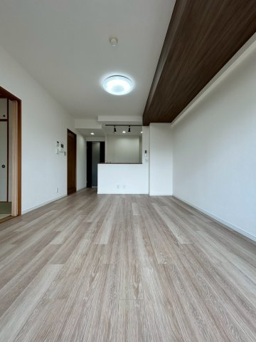 ランフォルセ枚方天の川の居間・リビング|約13.1帖のリビング。冬にうれしい床暖房付きです！
