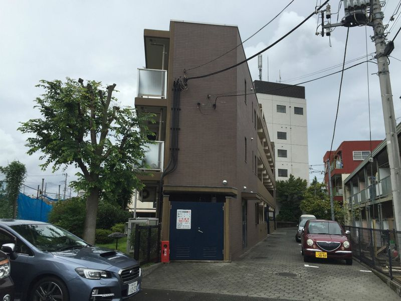 アパートメントライブライフの駐車場